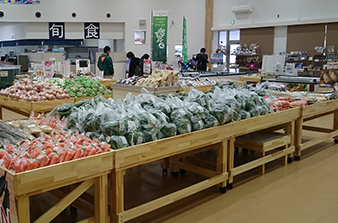 特産品販売所「六旬館」